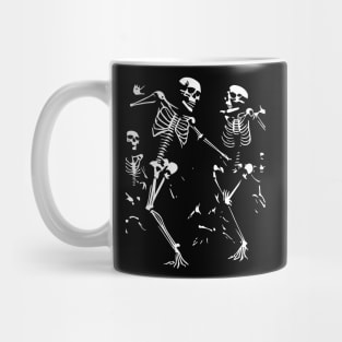 Funny skeletons dancing at the disco Mug